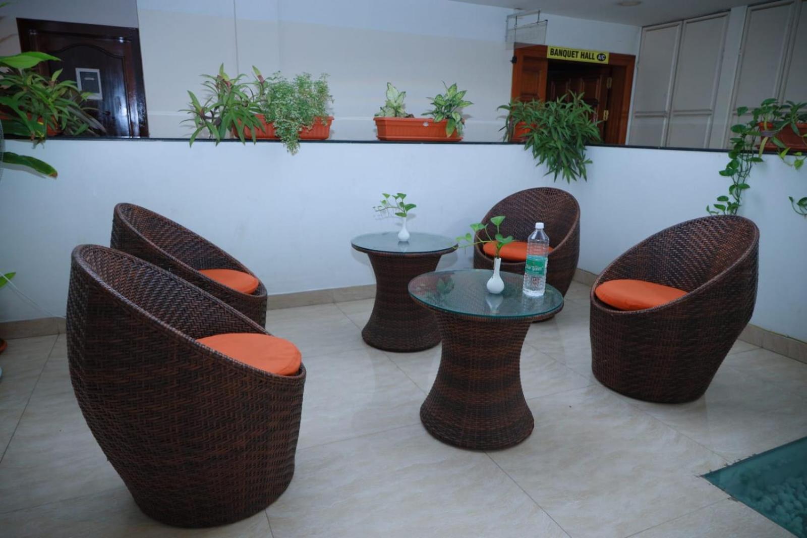 Hotel Tayas Trippapur Extérieur photo