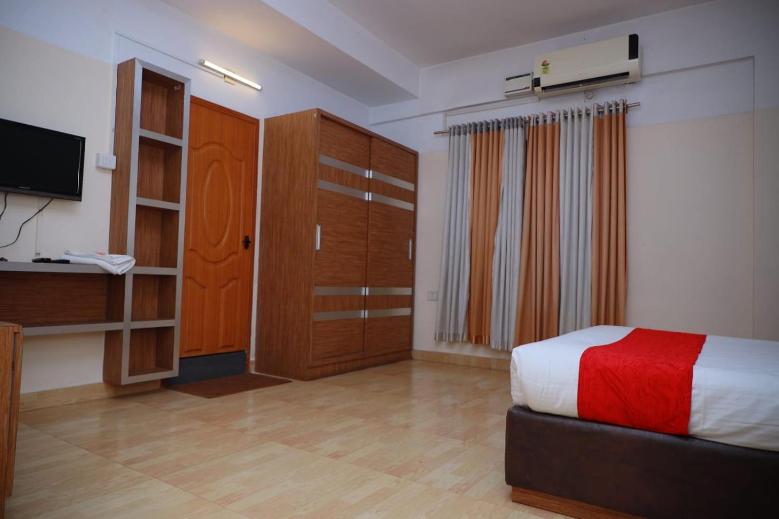 Hotel Tayas Trippapur Extérieur photo
