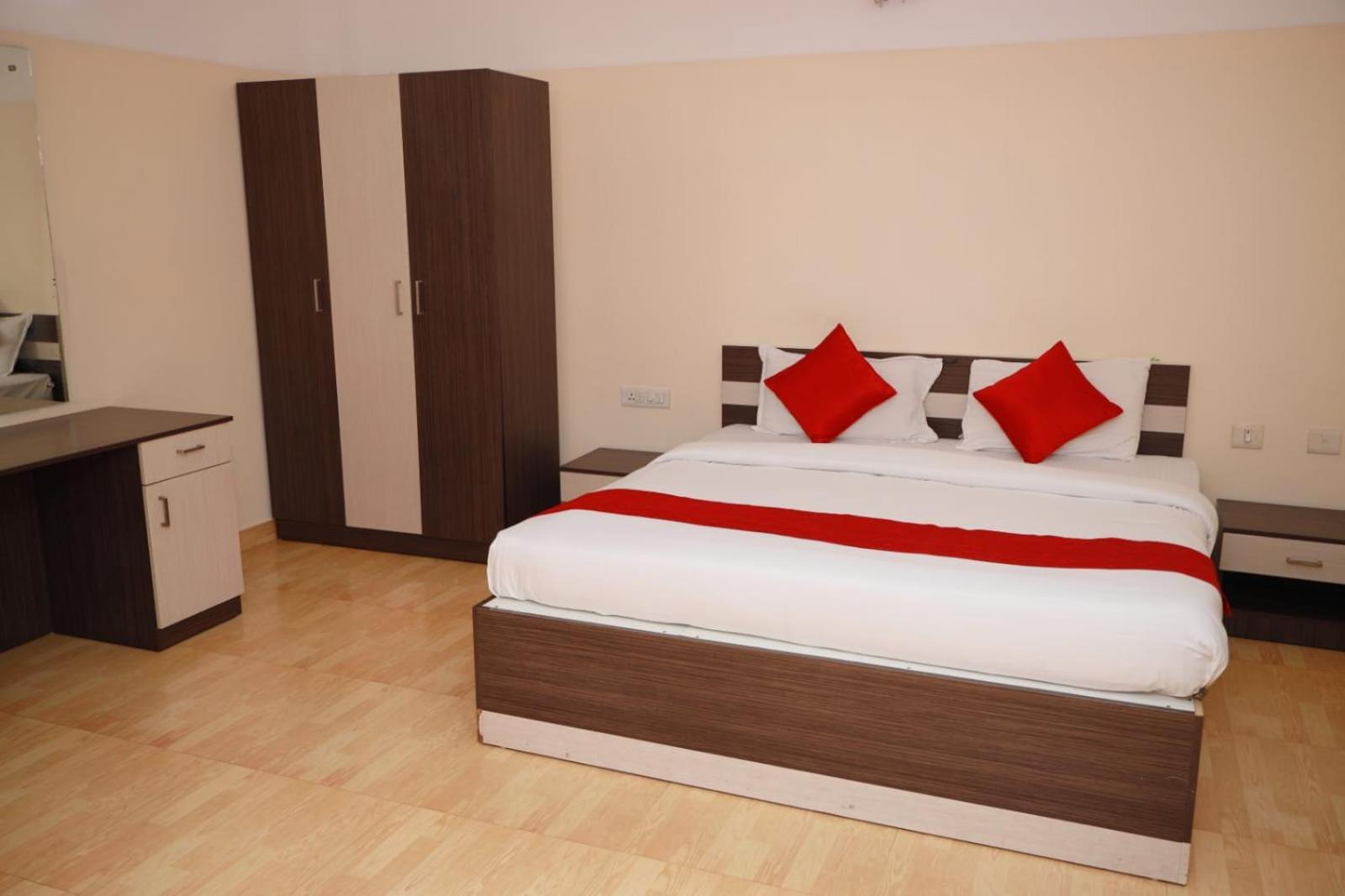 Hotel Tayas Trippapur Extérieur photo