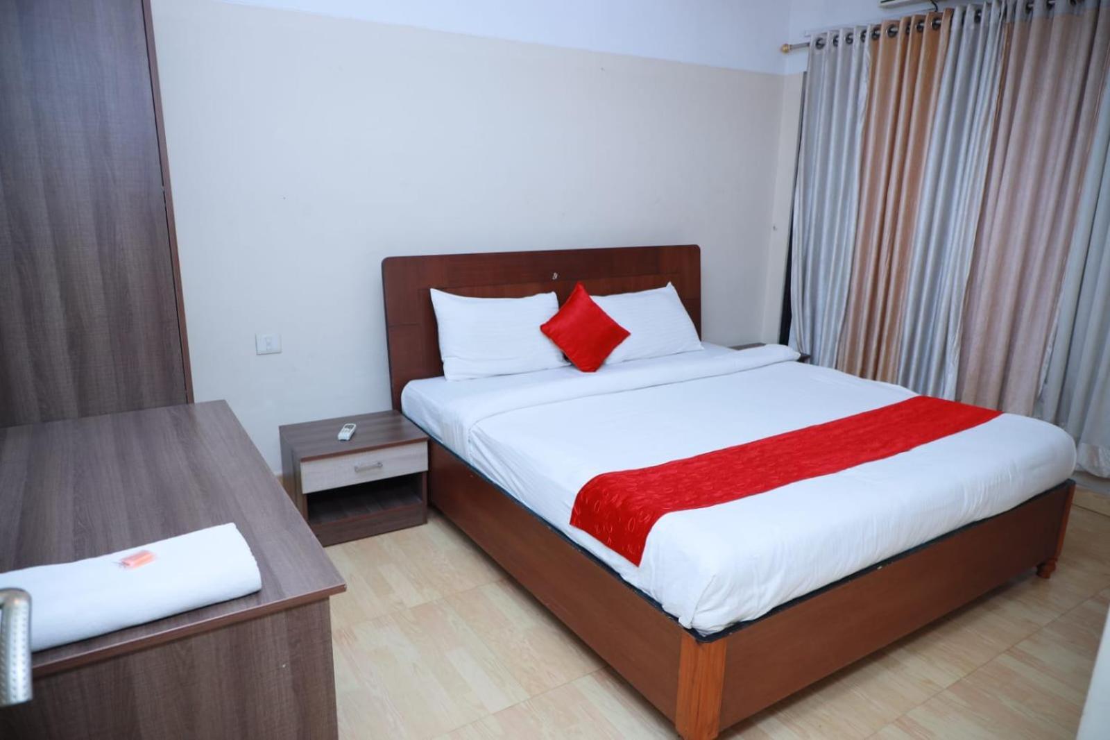 Hotel Tayas Trippapur Extérieur photo