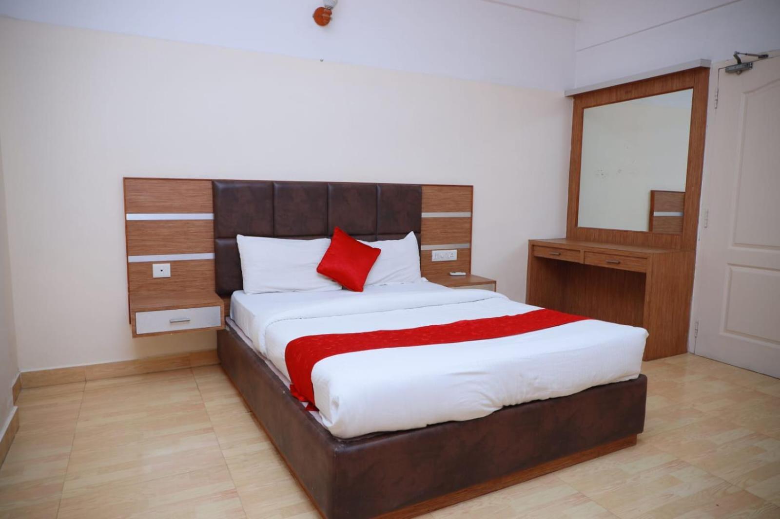 Hotel Tayas Trippapur Extérieur photo