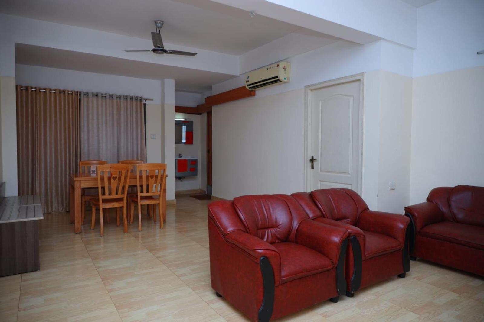Hotel Tayas Trippapur Extérieur photo
